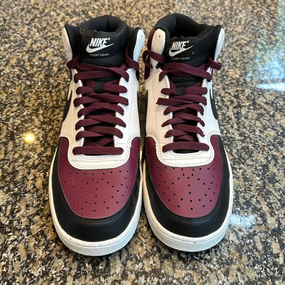 Men’s Nike Panda Hi Top size 10.5 Brand New Never Worn